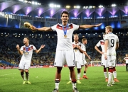 开云下载-足球比赛中球员发挥了出色的领袖才能