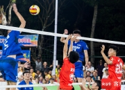 开云官网-紧张比赛中，球员们奋力争取好成绩