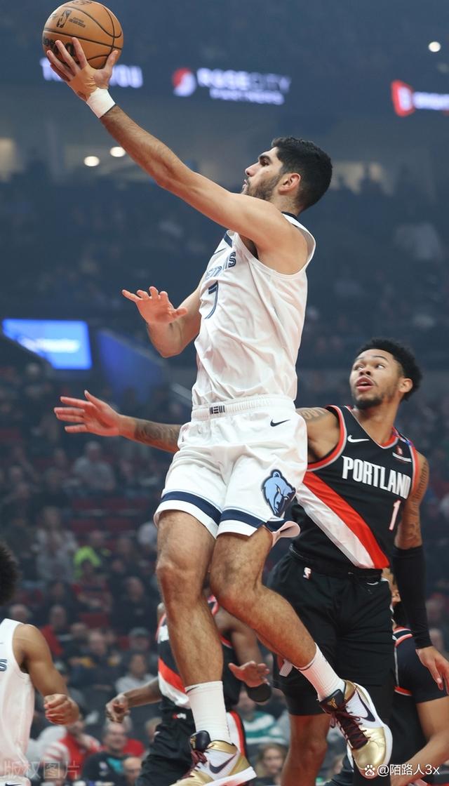 关于灰熊客场逆转开拓者,获得胜利摆脱连败的信息 关于灰熊客场逆转开拓者,获得胜利摆脱连败的信息