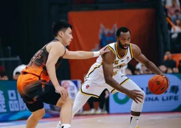 新疆雪豹客场不敌，领先优势缩小局势紧张！的简单介绍