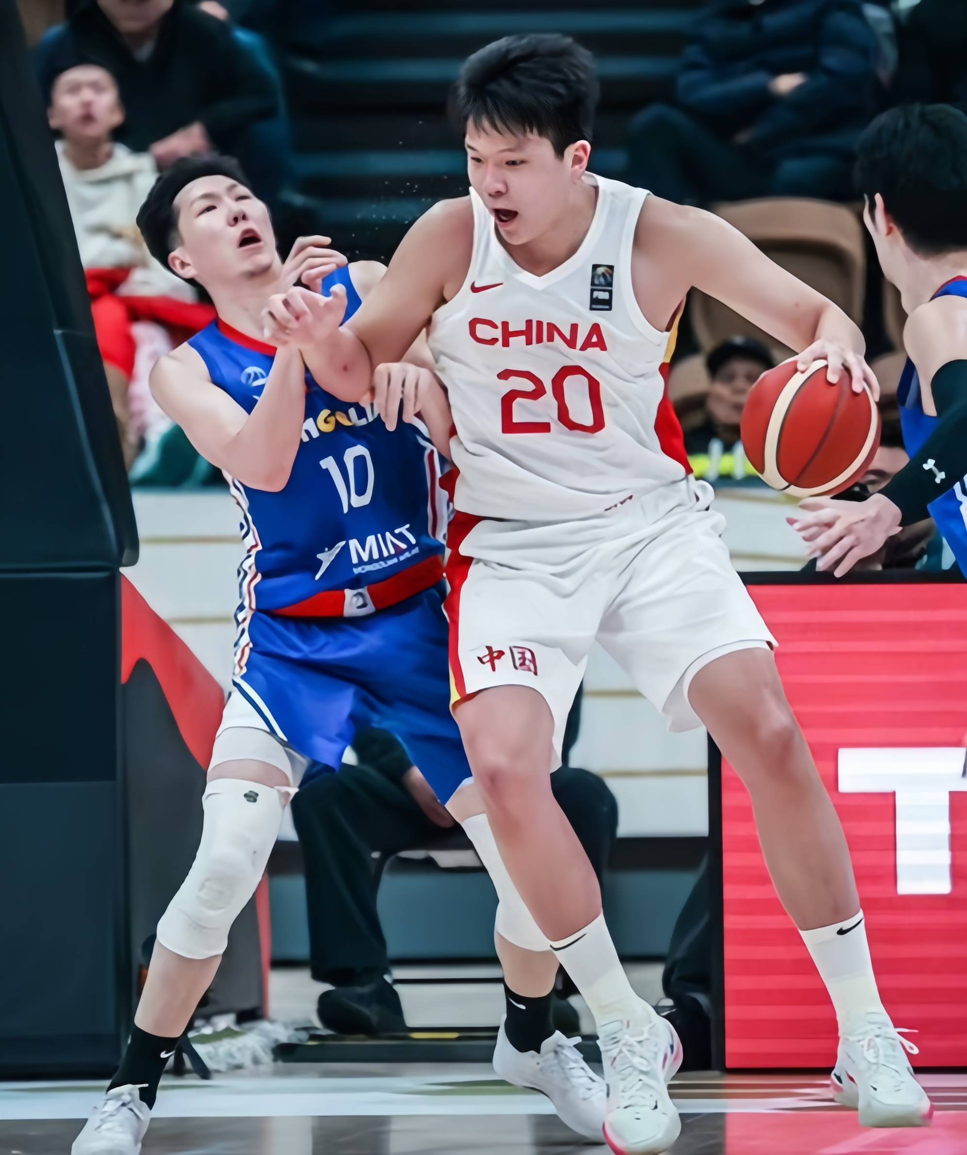 男篮职业联赛中队伍的默契配合实力 男篮职业联赛中队伍的默契配合实力