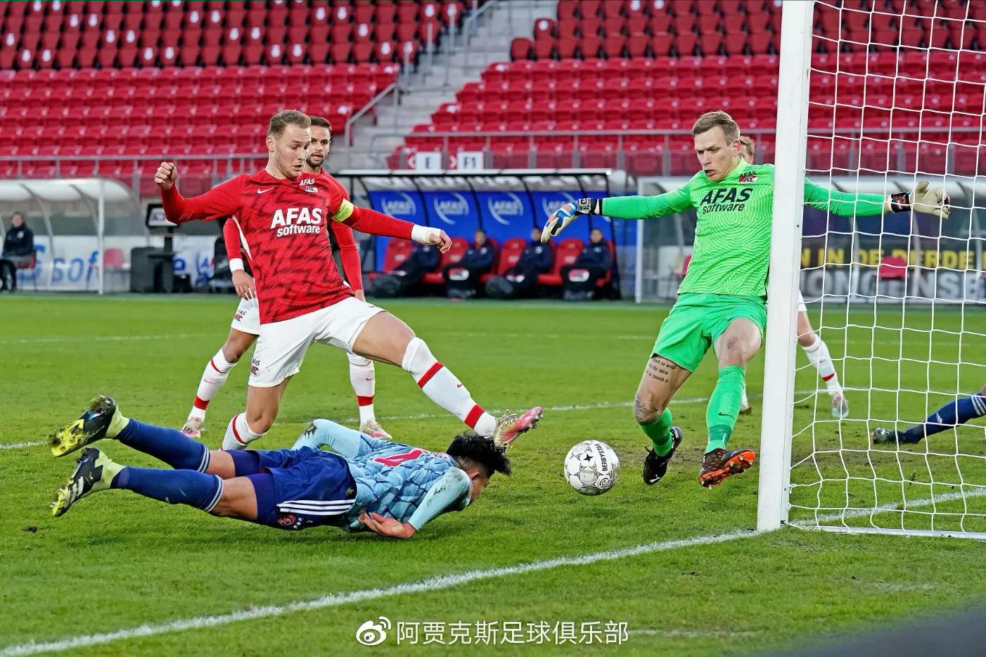 阿贾克斯实现三连胜,重返荷甲榜首 阿贾克斯实现三连胜,重返荷甲榜首