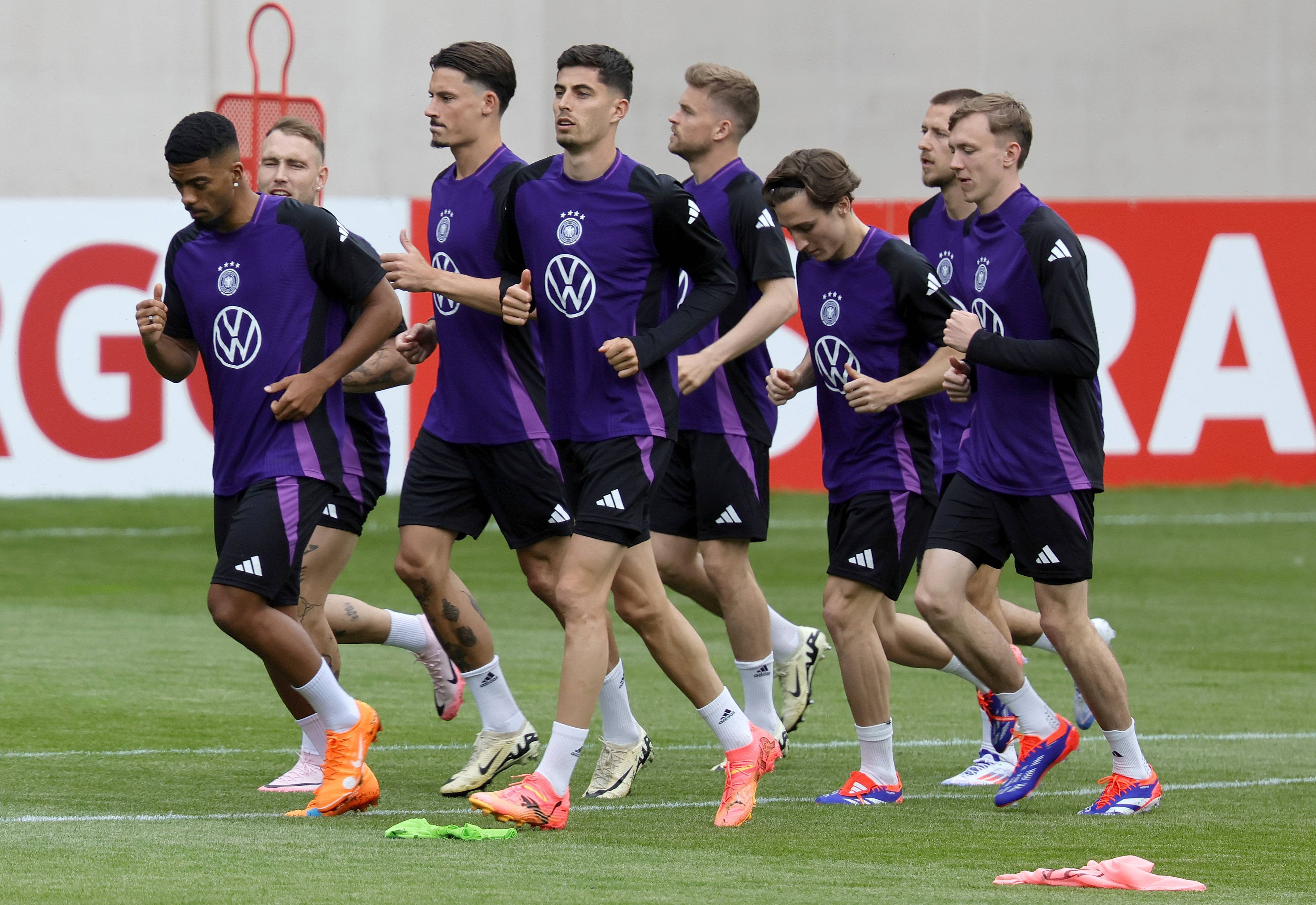 包含德国队与乌克兰队激烈交锋,最终获胜出线的词条 包含德国队与乌克兰队激烈交锋,最终获胜出线的词条