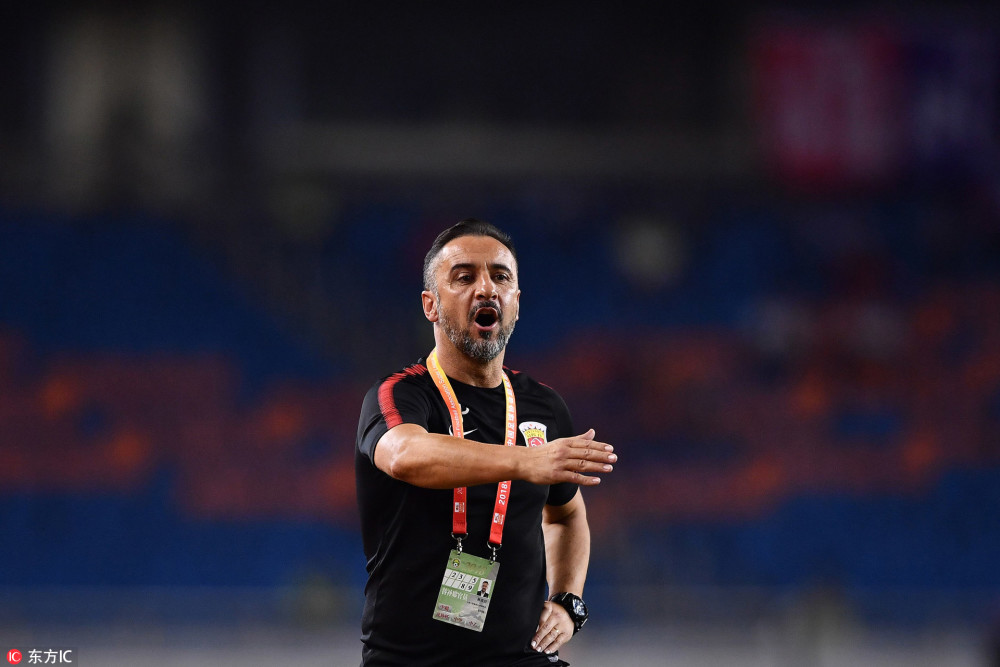 拜仁慕尼黑后防连失两球，主帅震怒指责球员