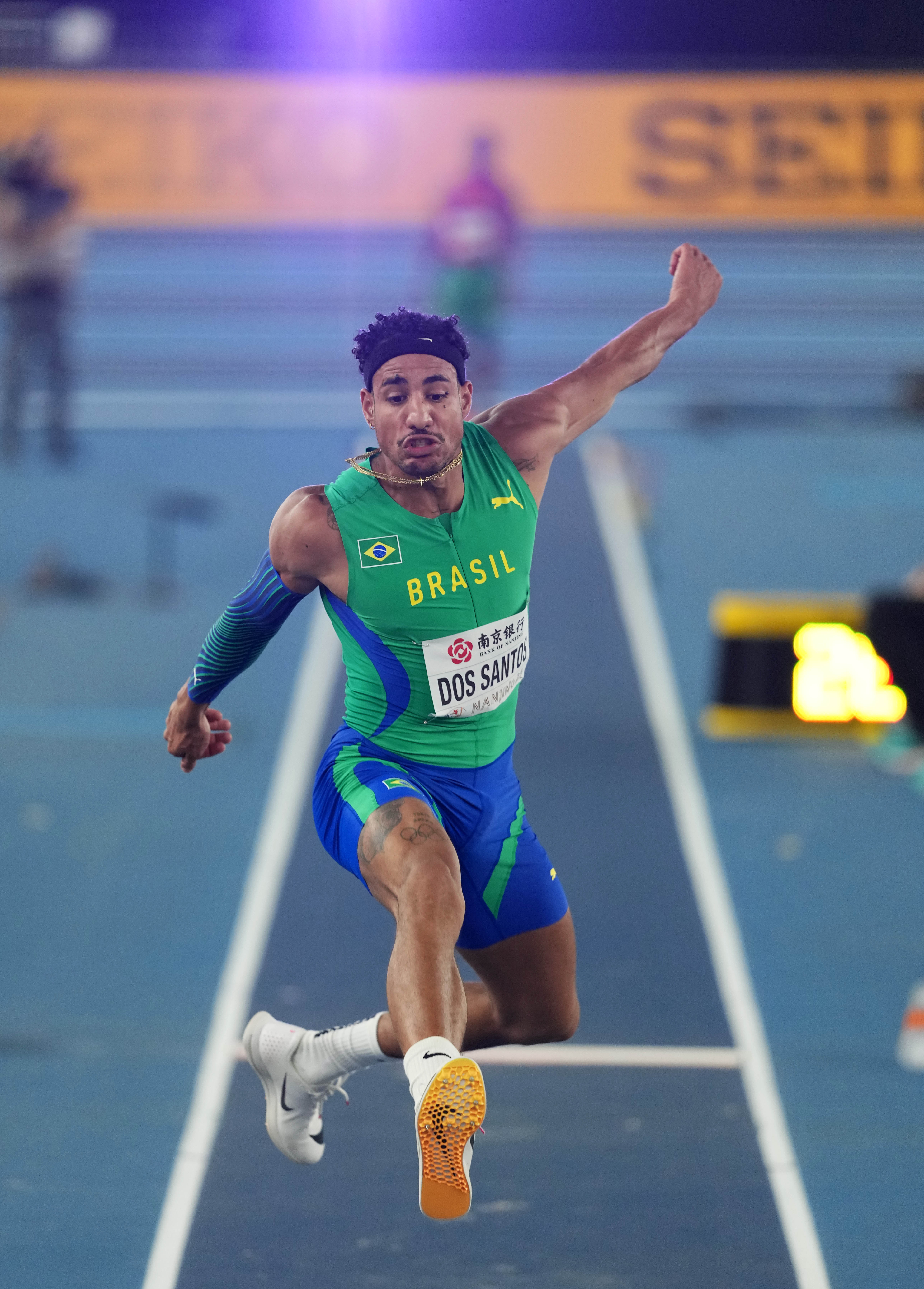 荷兰田径男选手夺得三枚金牌 荷兰田径男选手夺得三枚金牌