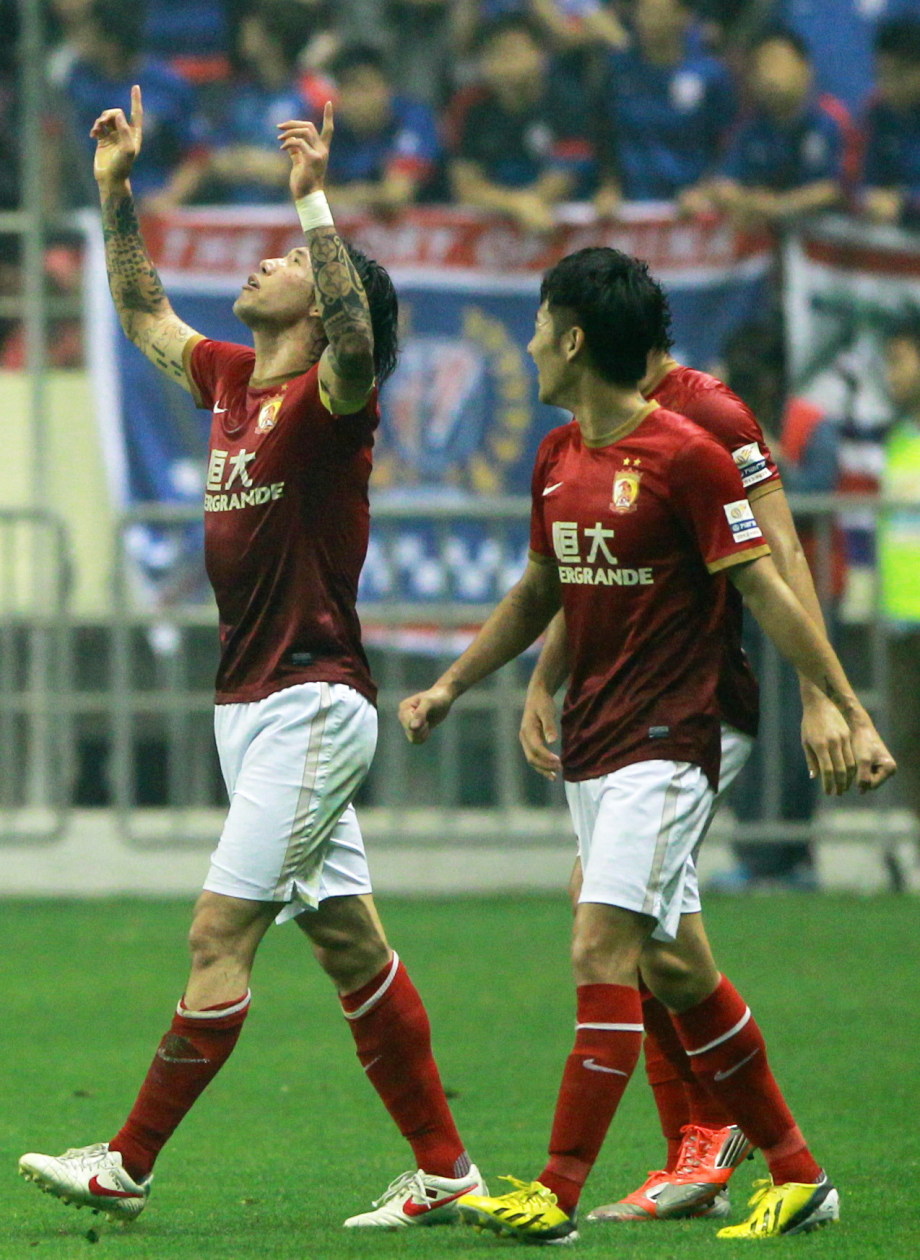 包含广州恒大大胜，锁定亚冠强的席位的词条