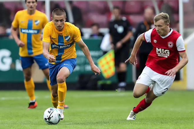 华沙瓦球员致命进球，协助球队取胜的简单介绍