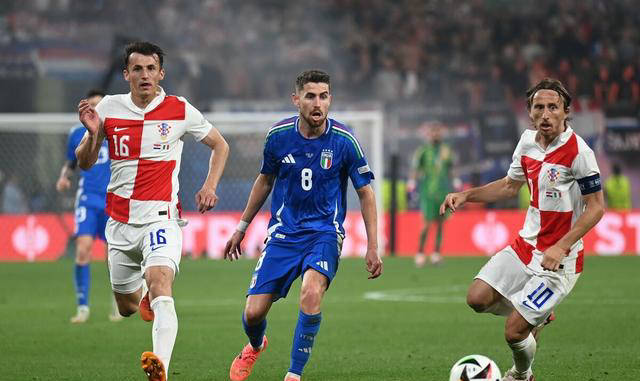 荷兰队逆袭战胜法罗群岛队,锁定胜局的简单介绍 荷兰队逆袭战胜法罗群岛队,锁定胜局的简单介绍