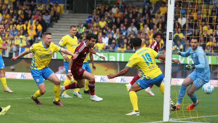 关于纽伦堡主场失利，保级压力骤增的信息