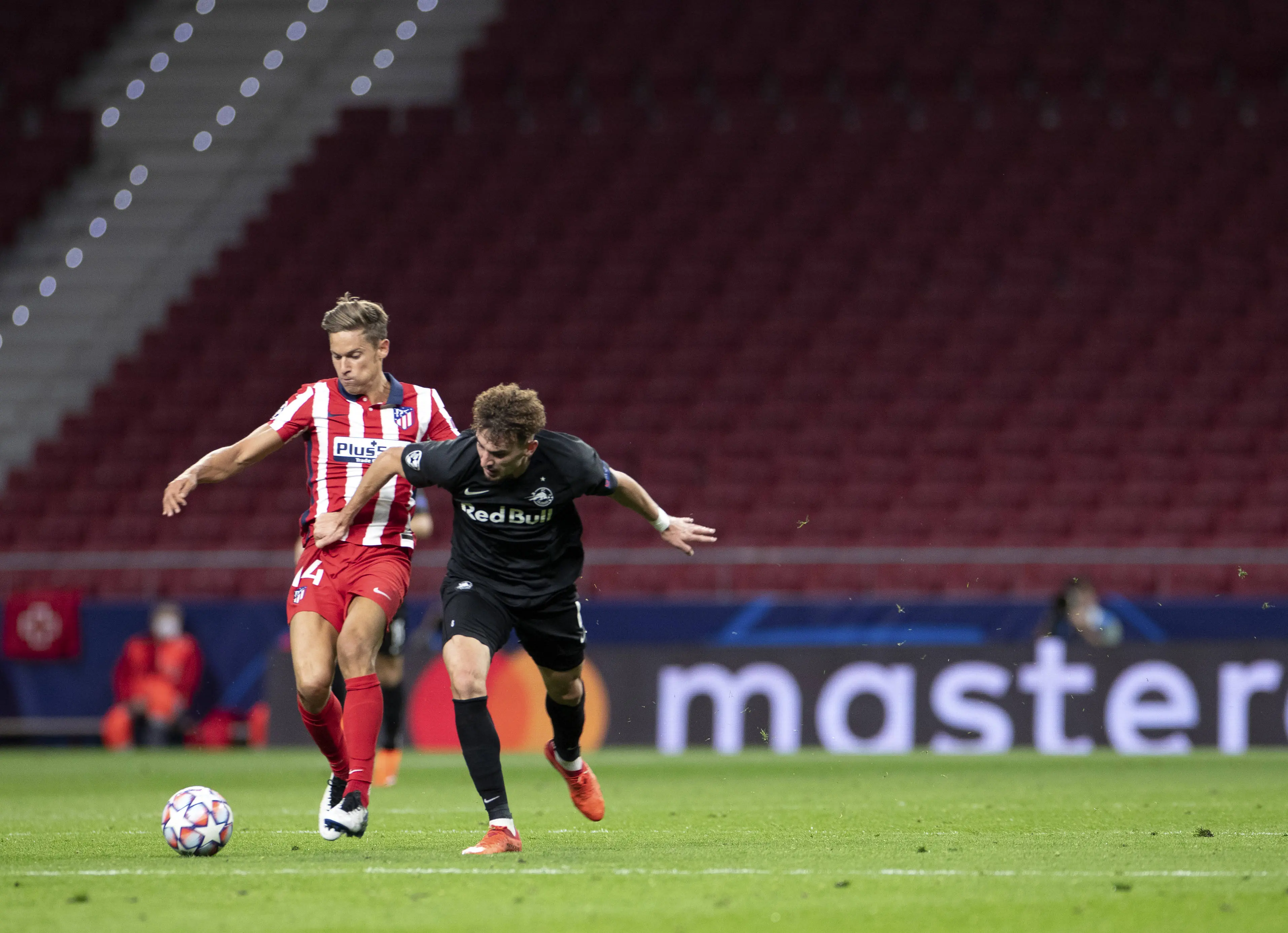 巴伦西亚主场告负,战绩持续低迷 巴伦西亚主场告负,战绩持续低迷