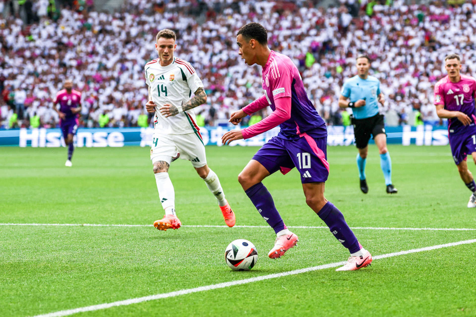 匈牙利队在比赛中大获全胜,轻松晋级欧洲杯 匈牙利队在比赛中大获全胜,轻松晋级欧洲杯