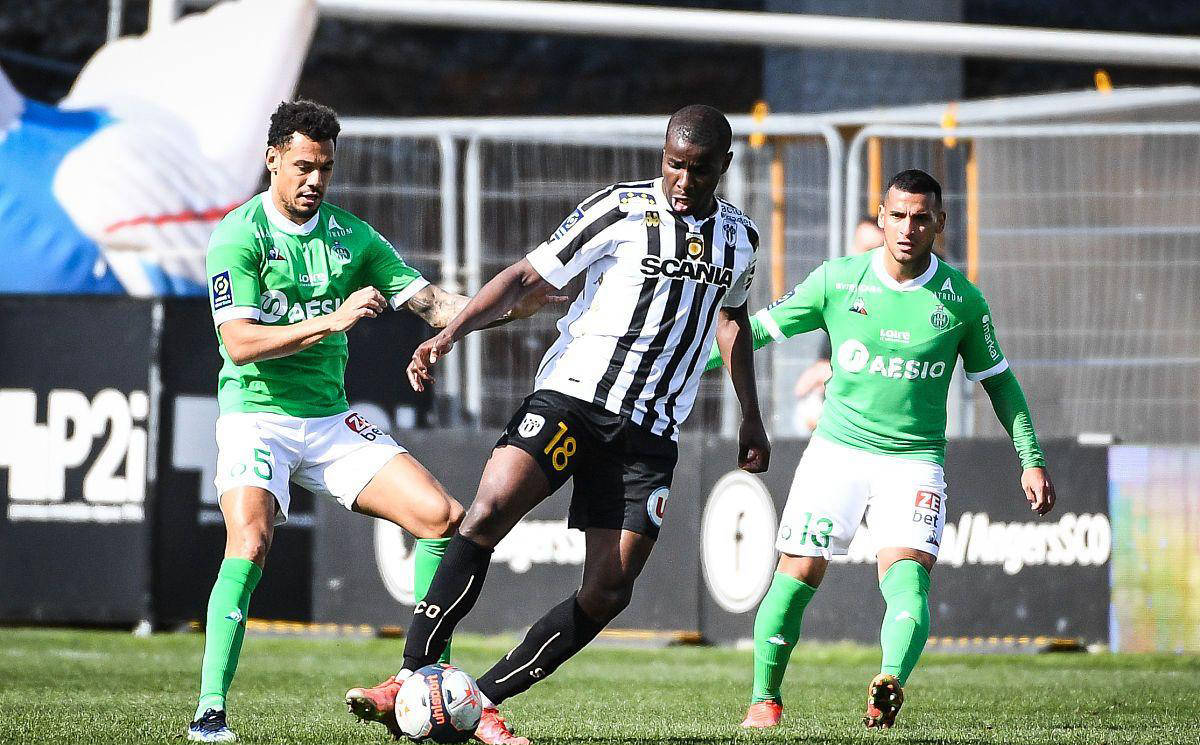 圣埃蒂安队在连胜中坚守领先位置