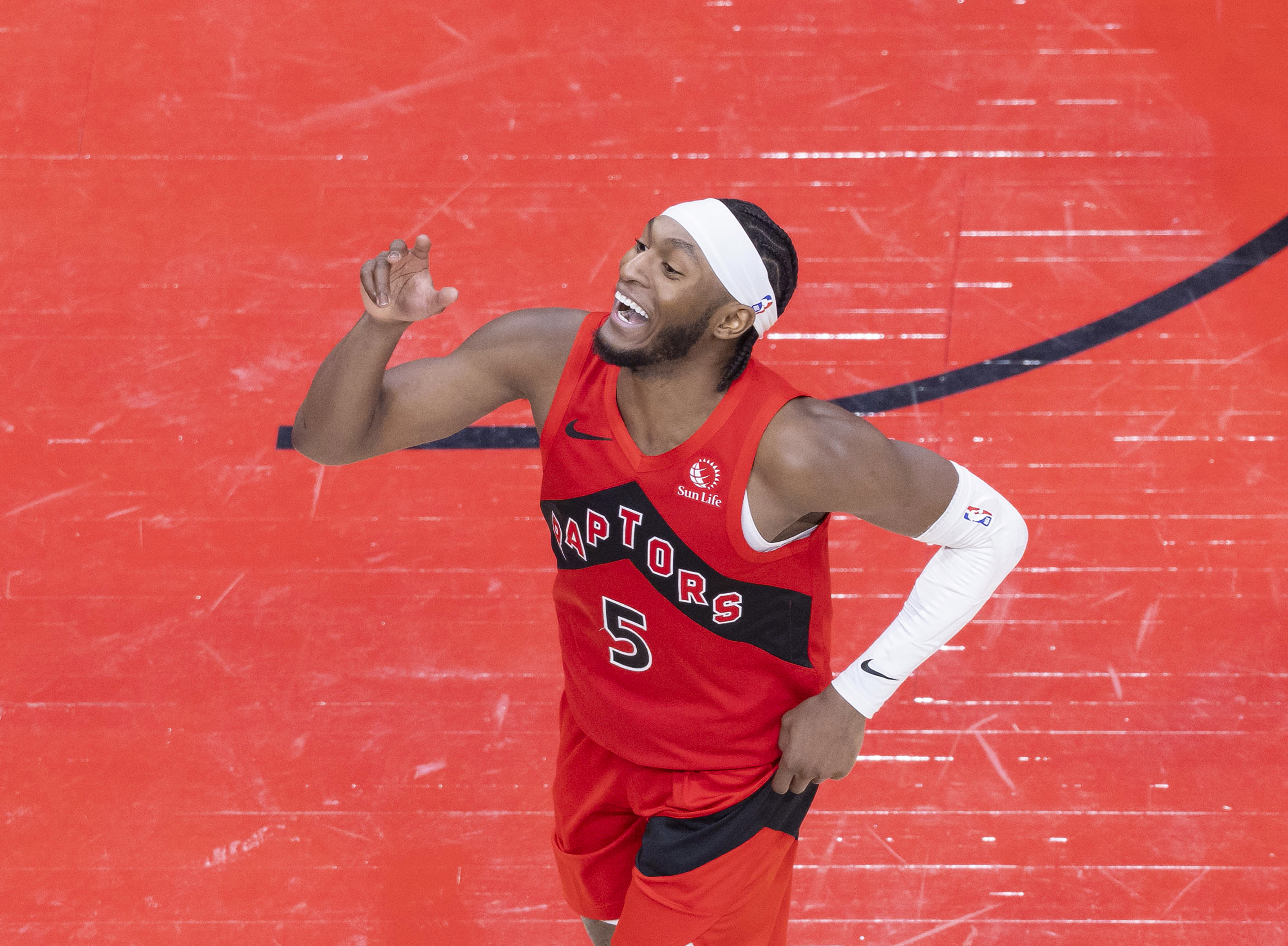 关于猛龙客场击败火箭，继续领跑西部的信息