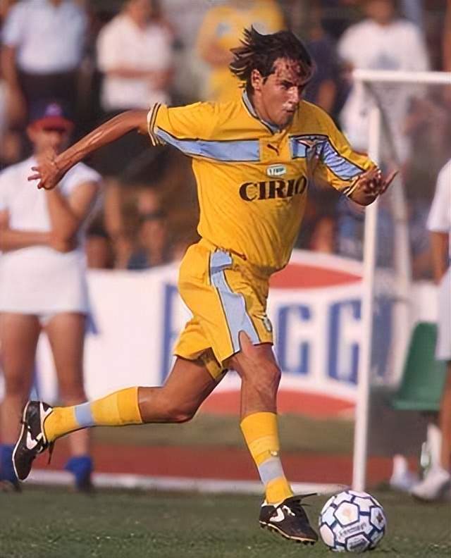 红黑军团,高居积分榜榜首 红黑军团,高居积分榜榜首