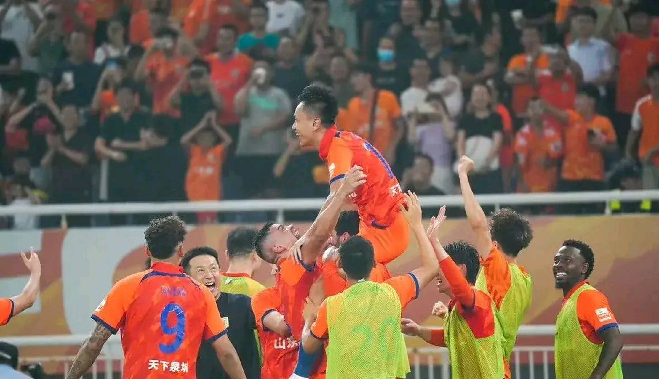 上海上港主场三球告捷,追赶积分领头羊的简单介绍 上海上港主场三球告捷,追赶积分领头羊的简单介绍