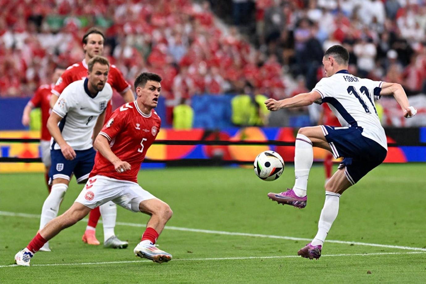 丹麦队挺进欧洲杯半决赛将对阵捷克队 丹麦队挺进欧洲杯半决赛将对阵捷克队