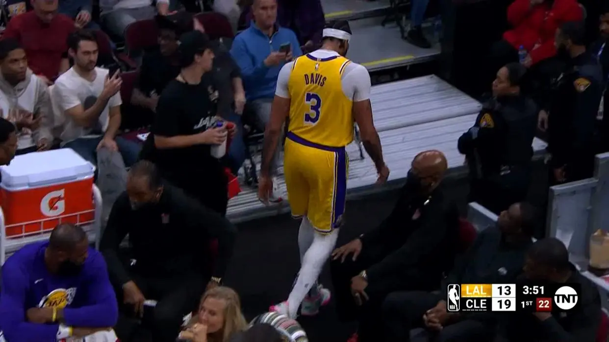 勇士在洛杉矶伤退引热议 勇士在洛杉矶伤退引热议