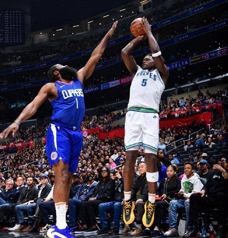 勇士在洛杉矶伤退引热议 勇士在洛杉矶伤退引热议