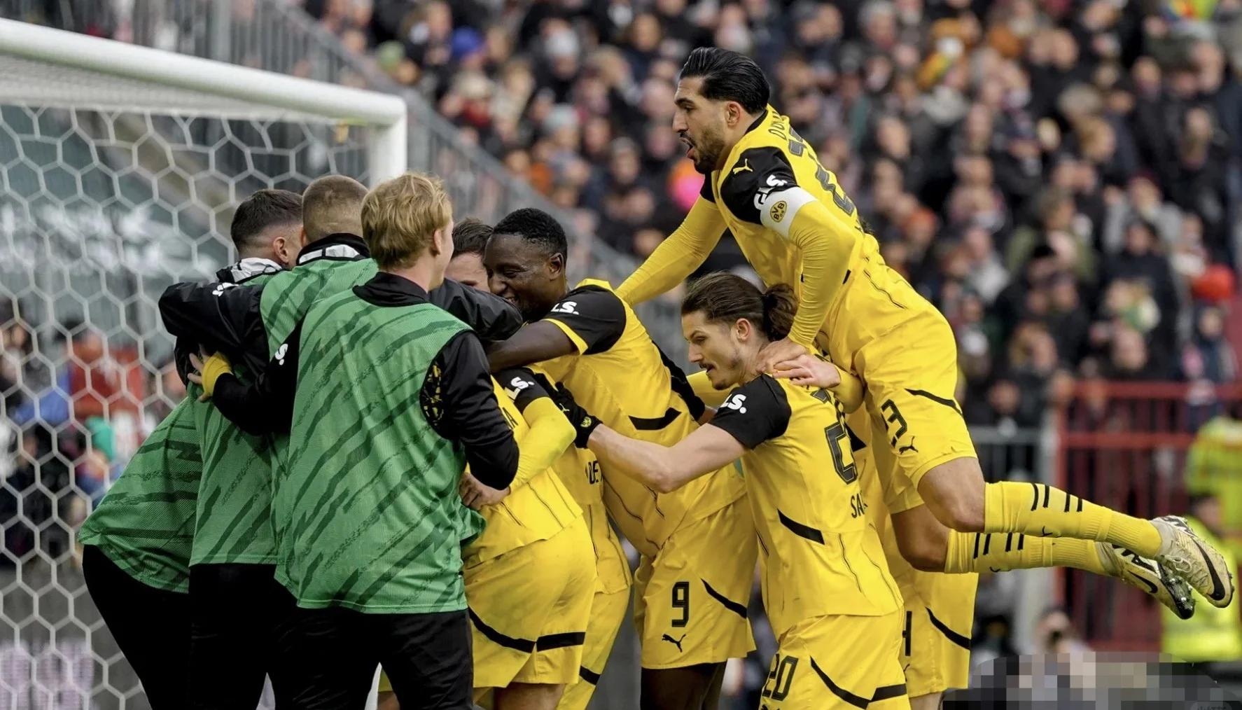 多特蒙德客场不敌塞维利亚,小组出局 多特蒙德客场不敌塞维利亚,小组出局