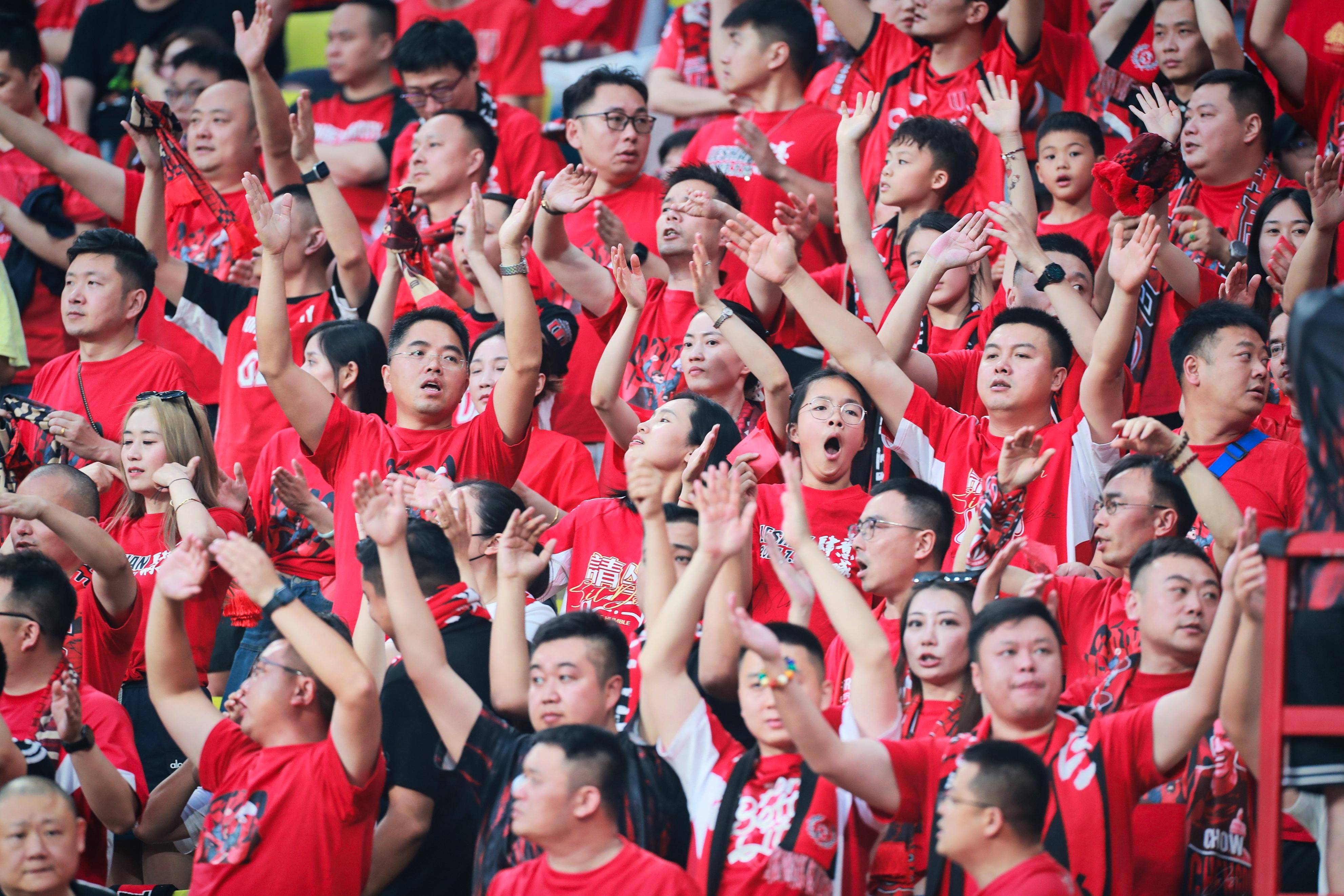 梦幻般进球助阵，国内足球赛场上演精彩绝伦的简单介绍