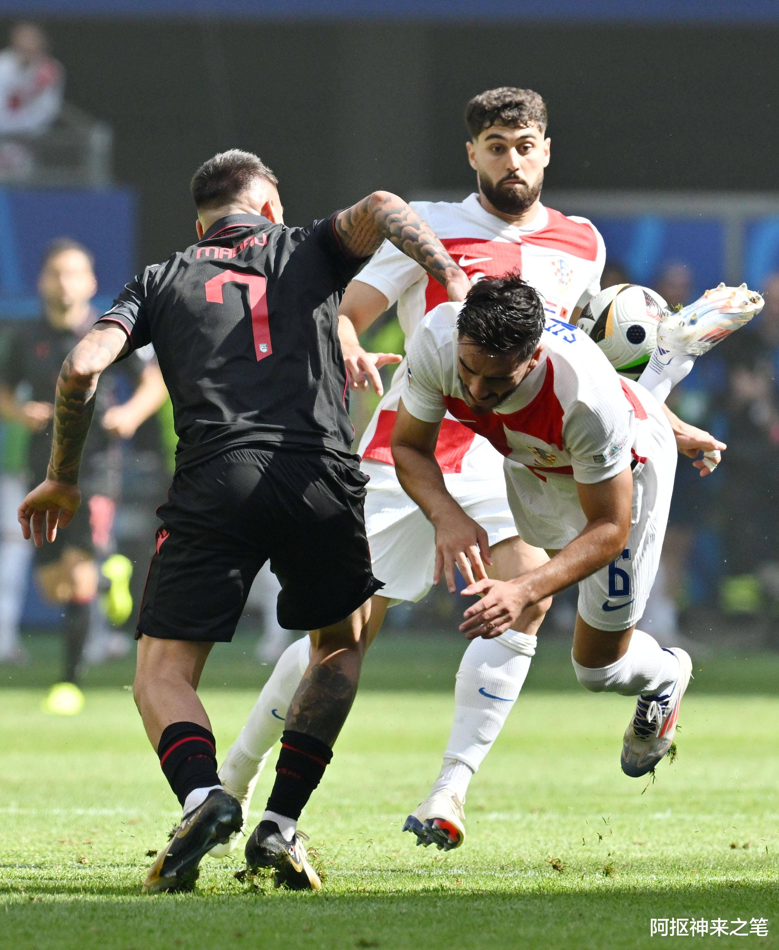 塞尔维亚队惨遭惨败,淡出赛事赛场 塞尔维亚队惨遭惨败,淡出赛事赛场