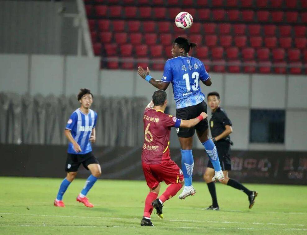 球队大交易引起轩然大波,球迷热议纷纷各执观点 球队大交易引起轩然大波,球迷热议纷纷各执观点