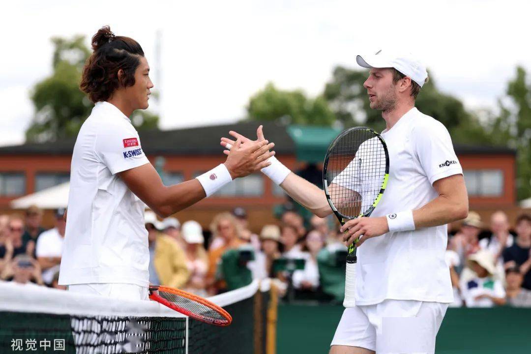 恒大主场横扫对手,取得三分 恒大主场横扫对手,取得三分