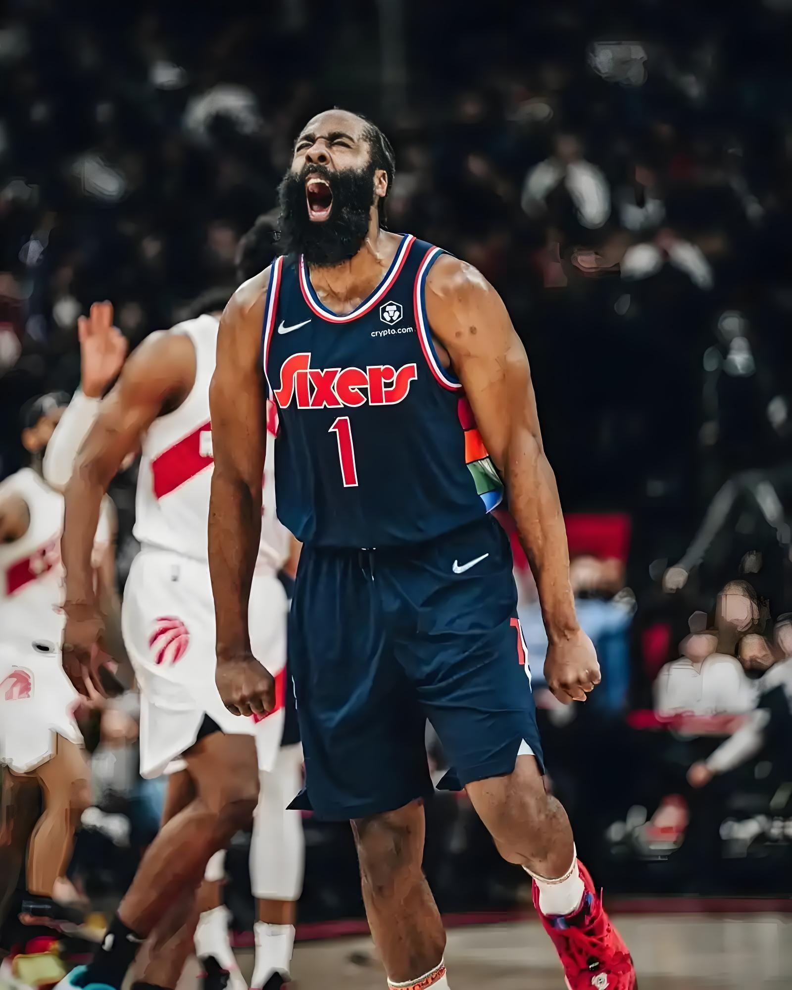 球员个人表现抢眼,成为赛场亮点 球员个人表现抢眼,成为赛场亮点