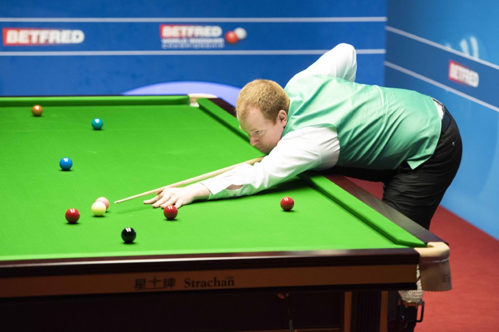 紧张比赛中,球员们奋力争取好成绩 紧张比赛中,球员们奋力争取好成绩