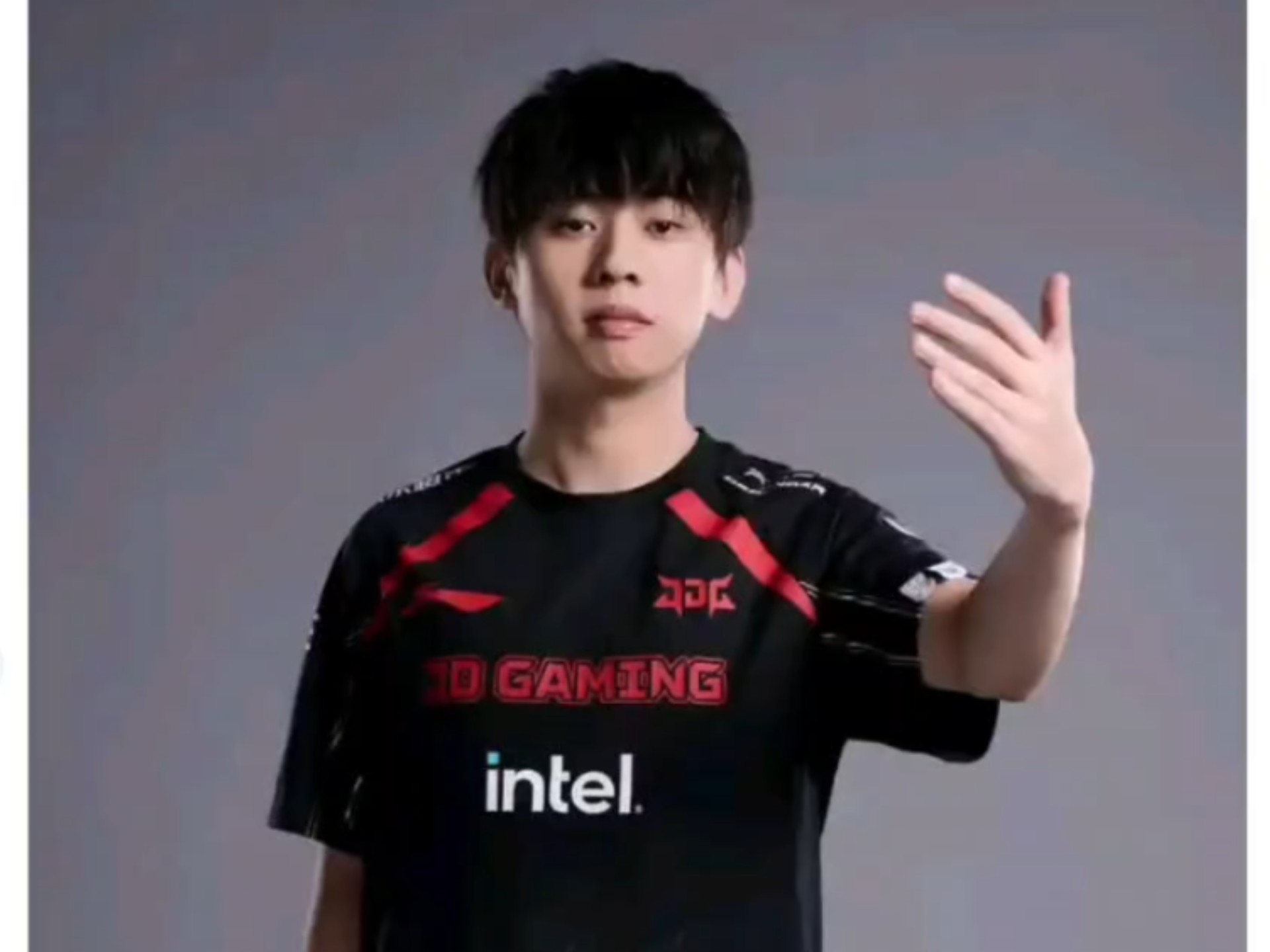 FPX横扫V5,Crisp打出惊人五杀全球总决赛2:0(上海) FPX横扫V5,Crisp打出惊人五杀全球总决赛2:0(上海)