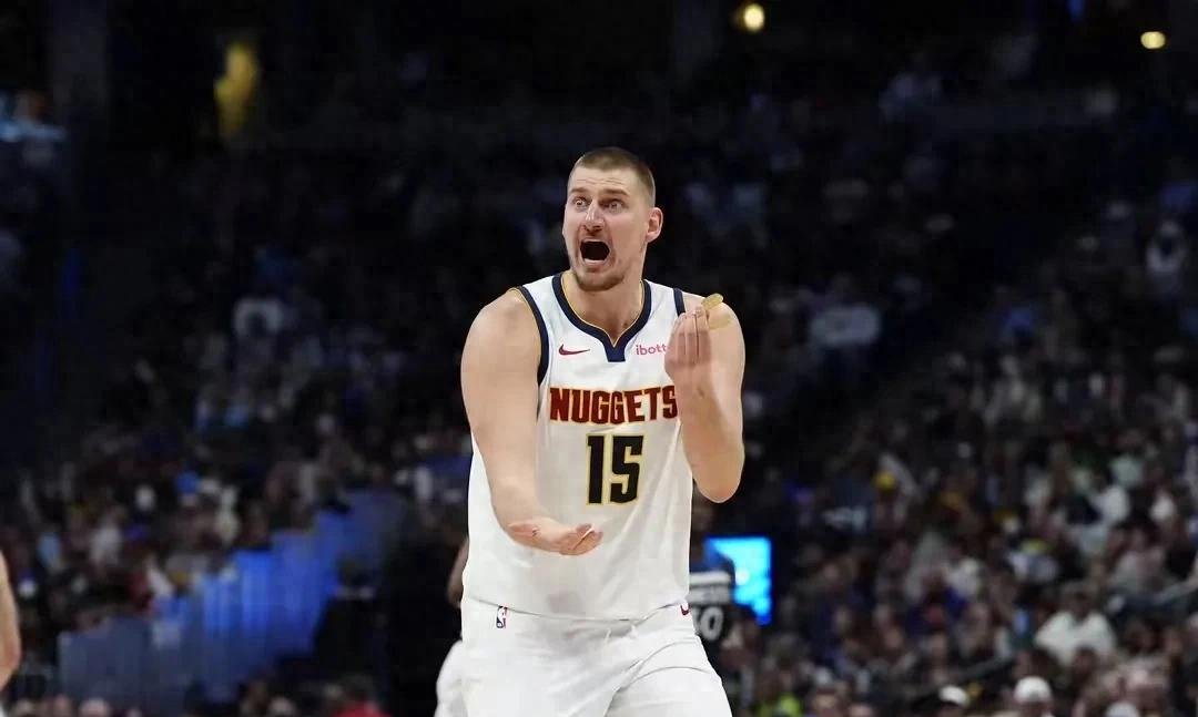 意大利男篮横扫灰熊,布克送出助攻的简单介绍 意大利男篮横扫灰熊,布克送出助攻的简单介绍