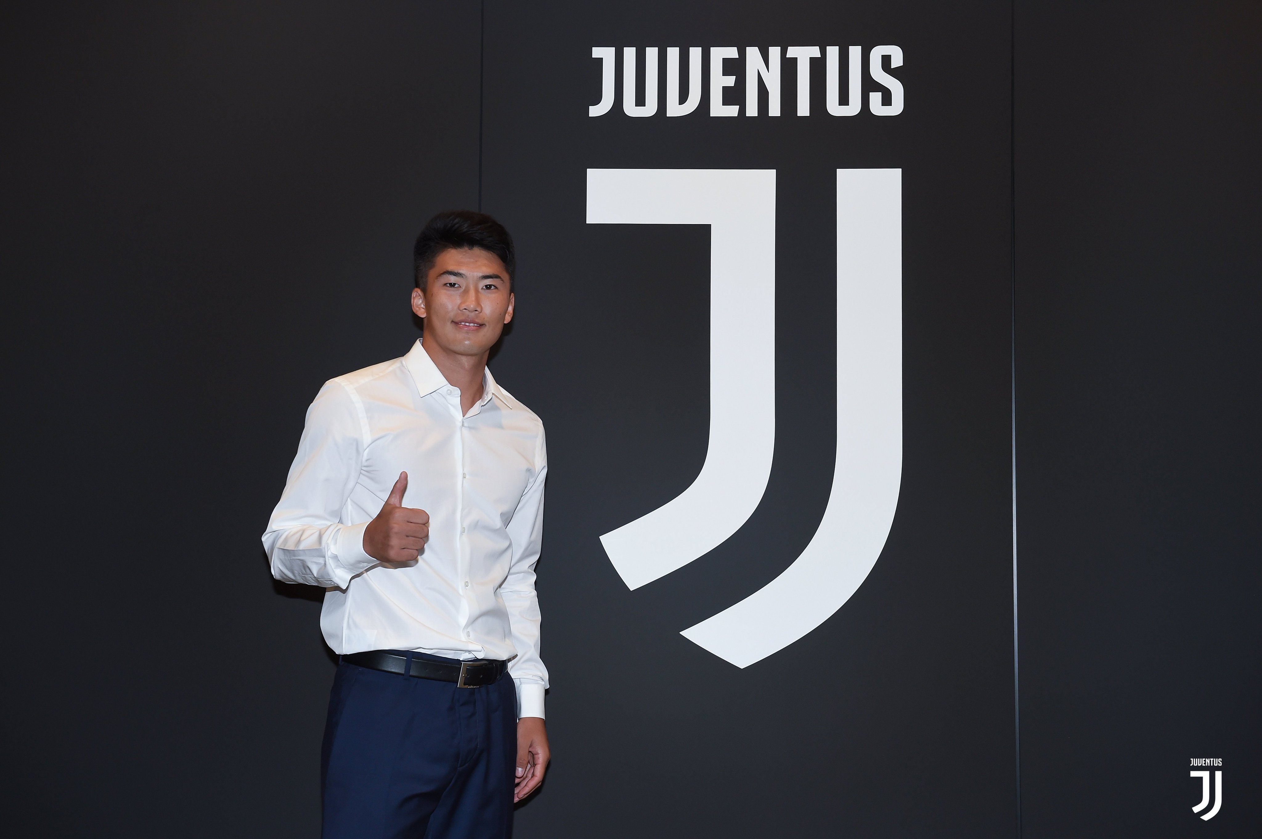 尤文轻取荷兰，佩德里高光表现